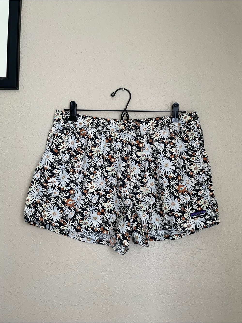 Women’s Patagonia Barely Baggies Shorts Size L Primavera Ink Black Lightweight